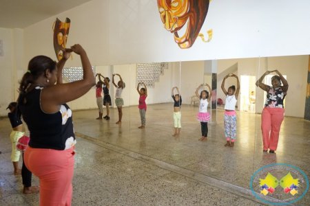 Jóvenes y ni&ntilde;os de Buenaventura iniciaron clases de danza contemporánea y ballet en la Casa de la Cultura Margarita Hurtado