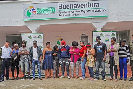 La Policía aprehendió en Buenaventura a 25 inmigrantes que llegaron de manera ilegal al país