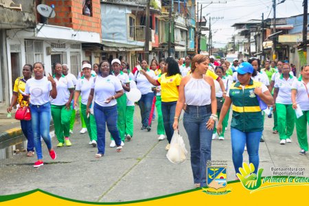 La comunidad marchó contra la violencia en menores de edad y mujeres