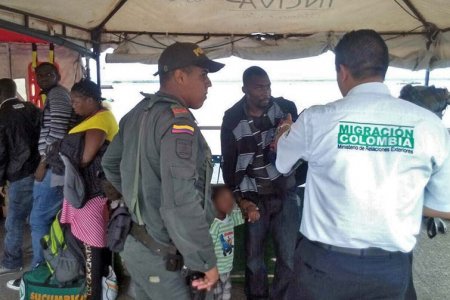 La Policía aprehendió a 16 inmigrantes en el muelle turístico de Buenaventura