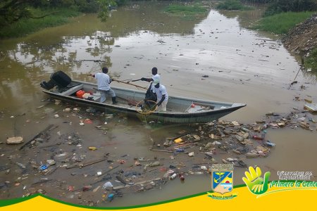 El Establecimiento Público Ambiental apoya jornada de limpieza en los cuerpos de agua del distrito