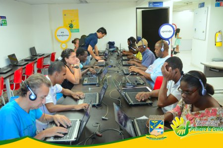 Personas con discapacidad visual total y parcial reciben capacitación básica en TICs por la Administración Distrital