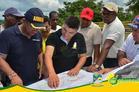 Funcionarios del Distrito y de la gerencia Todos Somos Pazcífico realizaron recorrido por el terreno donde se construirá relleno sanitario