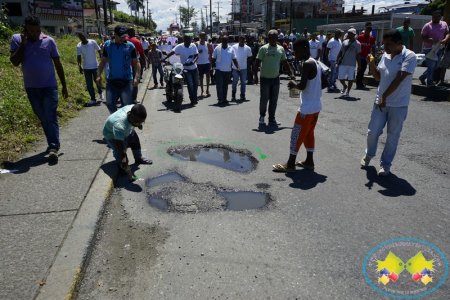 Gremio de transportadores de servicio público realizó protesta por el mal estado de las vías en Buenaventura