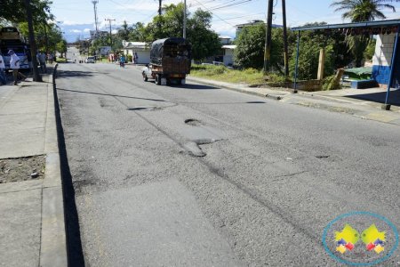 Se realizó recorrido por la avenida Simón Bolívar para determinar la cantidad de mezcla asfáltica necesaria para el reparcheo