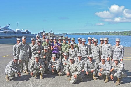 Armada Nacional hace realidad el sue&ntilde;o de estudiantes de escasos recursos de conocer las ballenas jorobadas