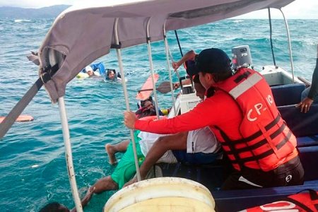 Dimar rescata al Alcalde de Juradó y acompa&ntilde;antes que habían naufragado en el mar pacífico