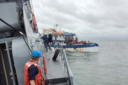 La Armada Nacional rescató 37 náufragos de un barco a la deriva
