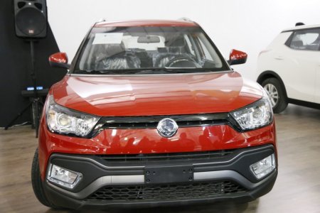 Los más recientes modelos de vehículos ruedan en el Salón del Automóvil