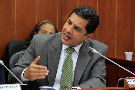 Atún Van Camp's debe explicar por qué exporta atún sin mercurio y vende el contaminado en Colombia: senador Jorge Iván Ospina