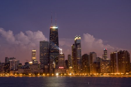 Alcalde reitera que Chicago es ciudad santuario y ofrece ayuda a indocumentados