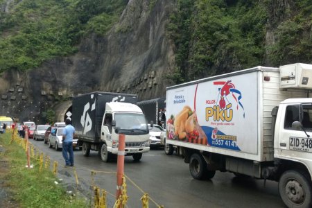 Persisten las dificultades en la vía Buenaventura-Buga por derrumbes