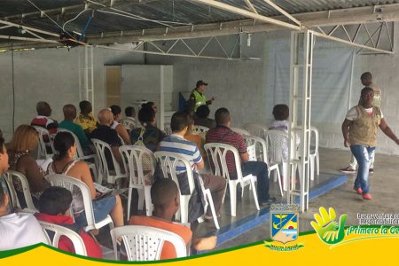 Habitantes de los barrios Brisas del Mar y Nueva Granada reciben educación ambiental impartida por el EPA
