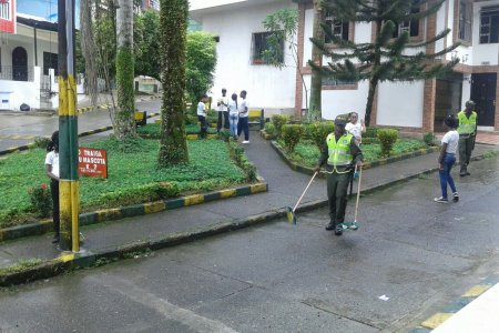 La Policía Nacional realizó limpieza a cuatro parques ubicados en el barrio Transformación