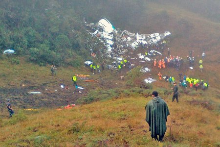 Tragedia del avión que transportaba al Chapecoense nos enluta, expresa el Presidente Santos