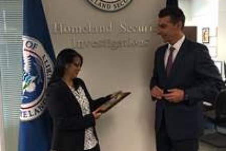 ICE otorga distinción a la aduana colombiana por su lucha anticontrabando