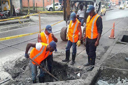 Hidropacífico finalizó reparación de fuga en tubería matriz de 24 pulgadas frente al barrio Palo Seco