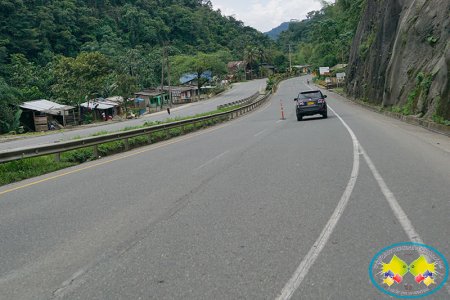 A revisión mantenimiento de la malla vial del Valle en recorrido de Invías con la gobernadora