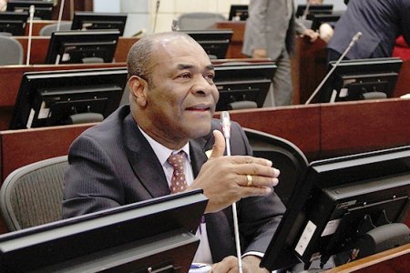 Ponencia del Senador Edinson Delgado deja a un paso de ser aprobada reducción de aportes a salud de pensionados