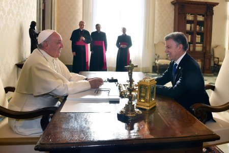 Presidente Santos se reunió este viernes en Roma con el Papa Francisco