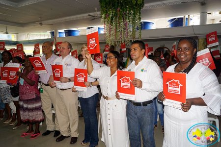 1.200 familias de Buenaventura recibieron títulos de propiedad
