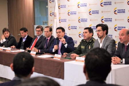 Muertes en carretera cayeron un 30 %, afirma el Ministro de Transporte
