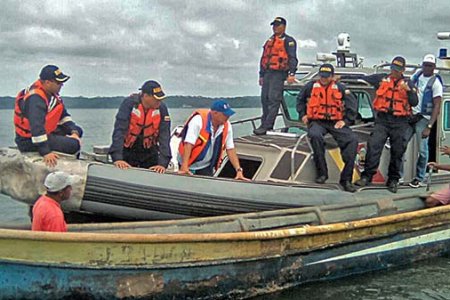 Autoridades adelantan estrictos controles durante la veda de camarón en el pacífico colombiano