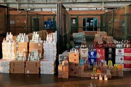 Dian aprehende cerca de 2.200 millones de pesos en mercancía de contrabando en Buenaventura