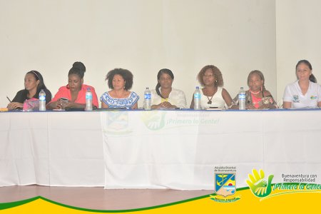 Con un conversatorio la Administración Distrital dio inicio a los actos conmemorativos del mes de la mujer