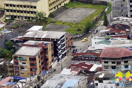 Hombre se lanza del sexto piso de una edificación para salvar su vida
