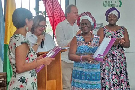 Ministra de Cultura entregó en Buenaventura Resolución que declara la partería como Patrimonio Cultural de la Nación