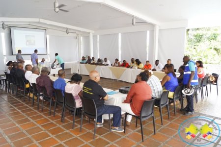 Alcaldes menores, ediles y presidentes de juntas de acción comunal de algunos barrios, asistieron a socialización del XXXII Festival Folclórico del Pacífico