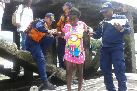 La Armada Nacional brindó asistencia humanitaria a dos habitantes del corregimiento de La Bocana