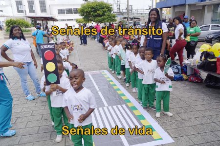 Los infantes de Buenaventura aprenden las normas de tránsito de forma lúdica
