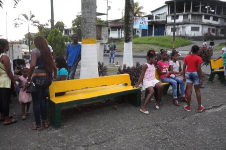 Policía y comunidad del barrio Kennedy se unieron para recuperar el parque del sector