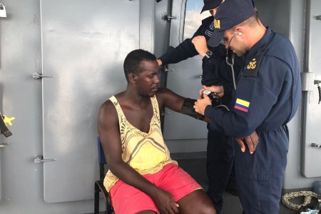 La Armada Nacional rescató un hombre que llevaba 44 horas a la deriva en la bocana del río Naya