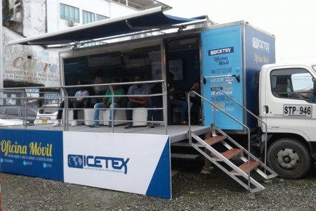 La oficina móvil del Icetex llegó este martes a Buenaventura en una visita de cuatro días para atender a la comunidad