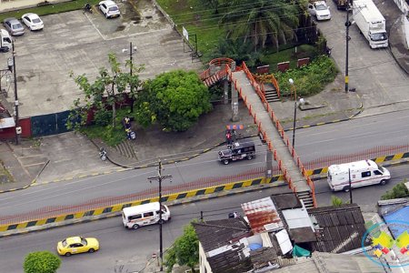 Uniformado de la Policía logró evitar que una joven se lanzara de un puente peatonal en Buenaventura