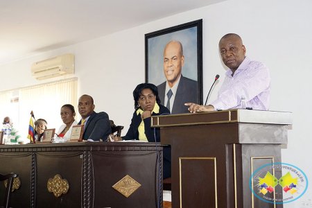 Alcalde Distrital citará a extras al Concejo para varios proyectos entre ellos el de dotar de uniformes y zapatos a estudiantes de colegios oficiales