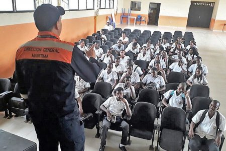 Capitanía de Puerto de Guapi fomenta en las nuevas generaciones la conciencia ambiental