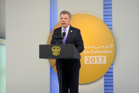 Presidente Santos anuncia acuerdo para declarar un cese al fuego y de hostilidades bilateral con el ELN