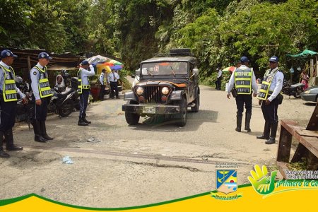 Agentes de Tránsito y policía fueron agredidos en operativos en la vía a Zacarías
