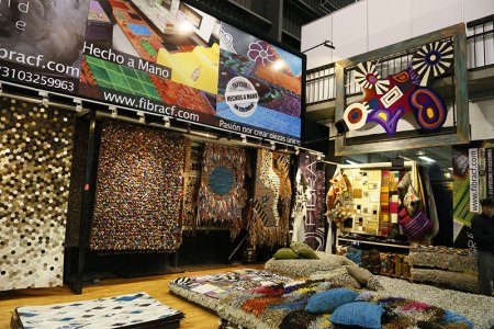 Paredes vestidas con tapetes son presentados en exclusivo en la renovada Feria del Hogar