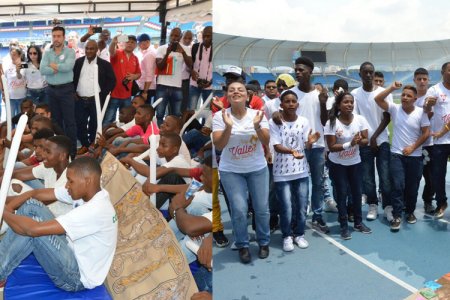 Gobernadora entregó guayos a jóvenes deportistas de Buenaventura