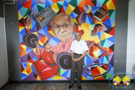 Entregan en la Universidad del Valle Sede Pacífico, un mural en homenaje a Roberto Lozano Batalla