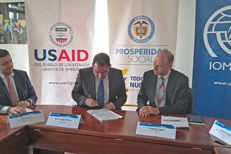 Recursos por 58.000 millones de pesos beneficiarán a 9.500 familias afros e indígenas en siete departamentos