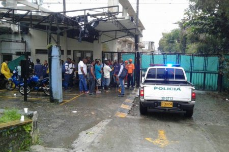 A trabajadores de las obras de construcción del nuevo Centro Náutico Pesquero del Sena en Buenaventura les adeudan salarios