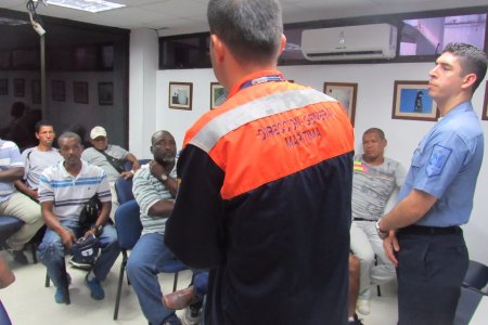 Dimar prepara al gremio de motoristas de Buenaventura para la temporada turística de fin de a&ntilde;o