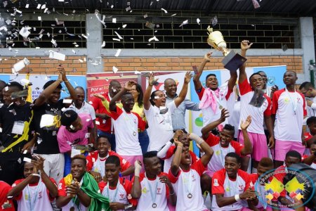 Gobernadora del Valle premió con becas y dotación a los ganadores del Mundialito de Valores de Buenaventura