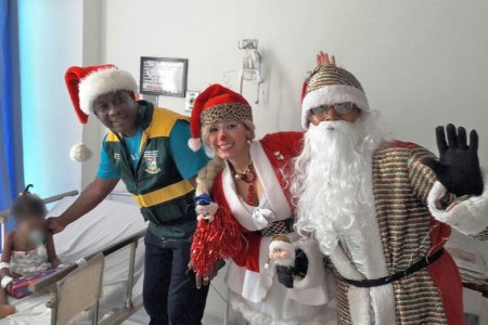 A las instituciones prestadoras de salud llegó el secretario Félix Riascos Brome cargado de regalos con Papá y Mamá Noel